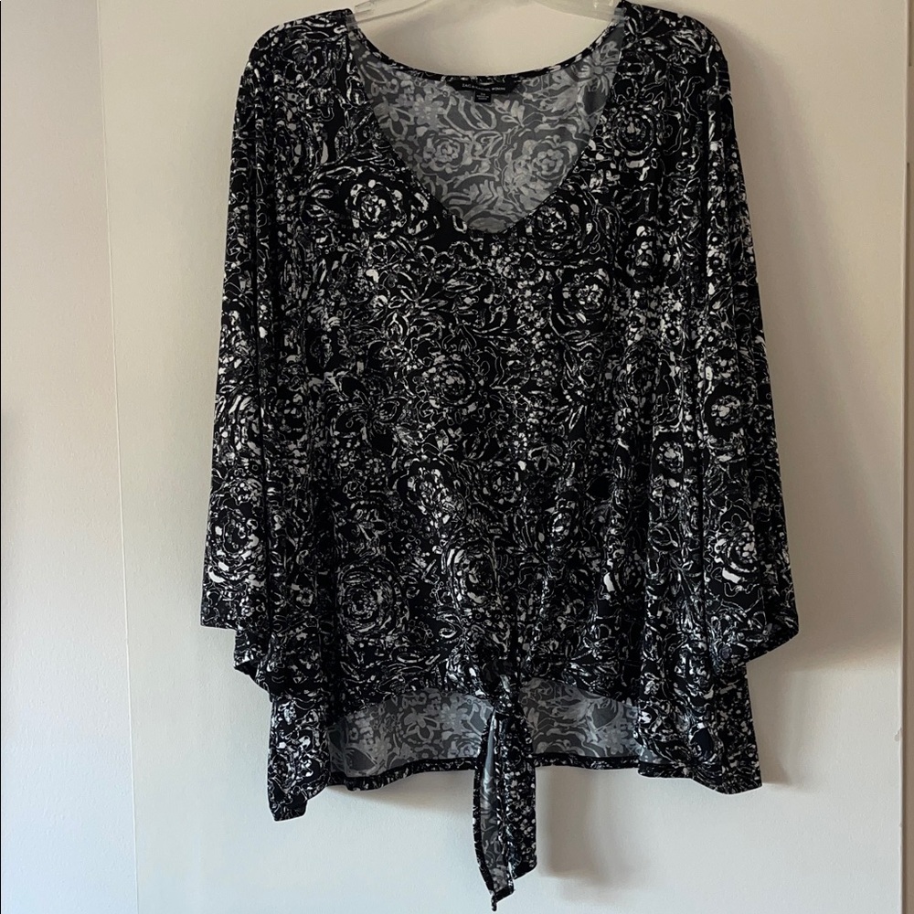 Zac & Rachel Black and White Floral Blouse